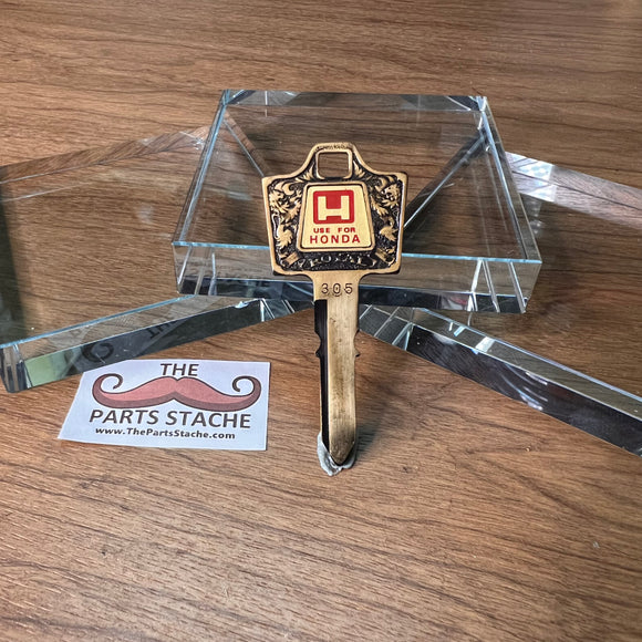 M305 Royal Clover HONDA Royal Crest Key (Gold)