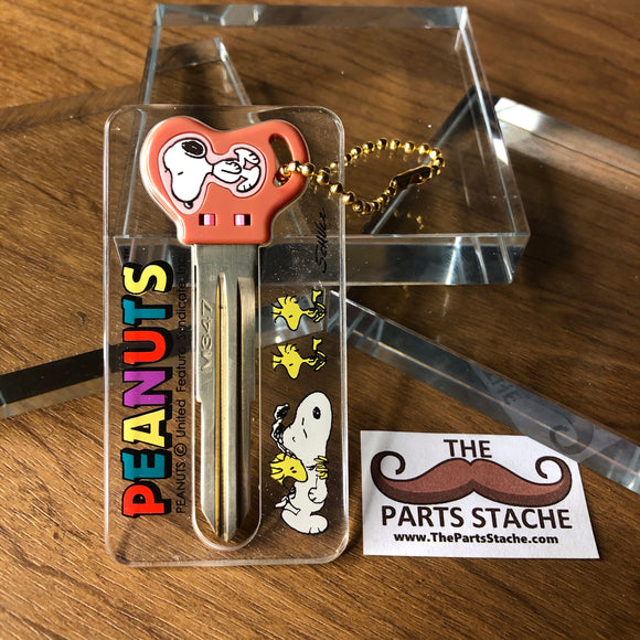 M347 Royal Clover Peanuts Snoopy Card Key (Gold)
