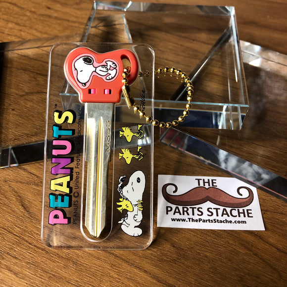 M356 Royal Clover Peanuts Snoopy Card Key (Gold)