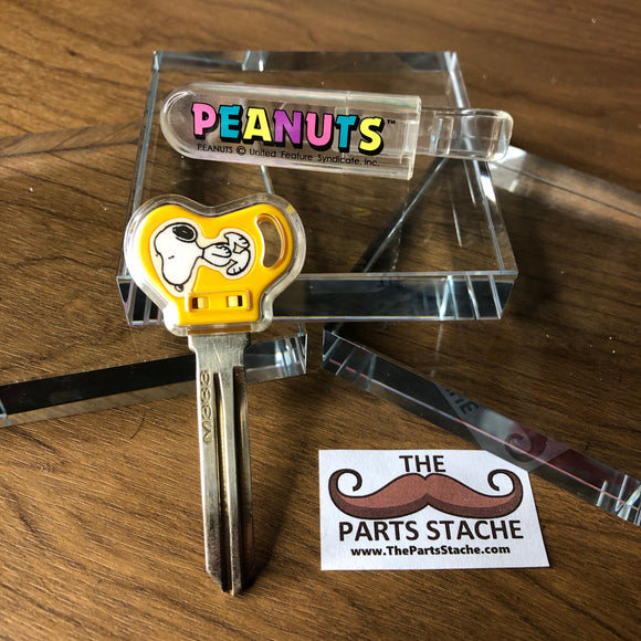 M383 Royal Clover Peanuts Snoopy Clip Key (Yellow/Silver)