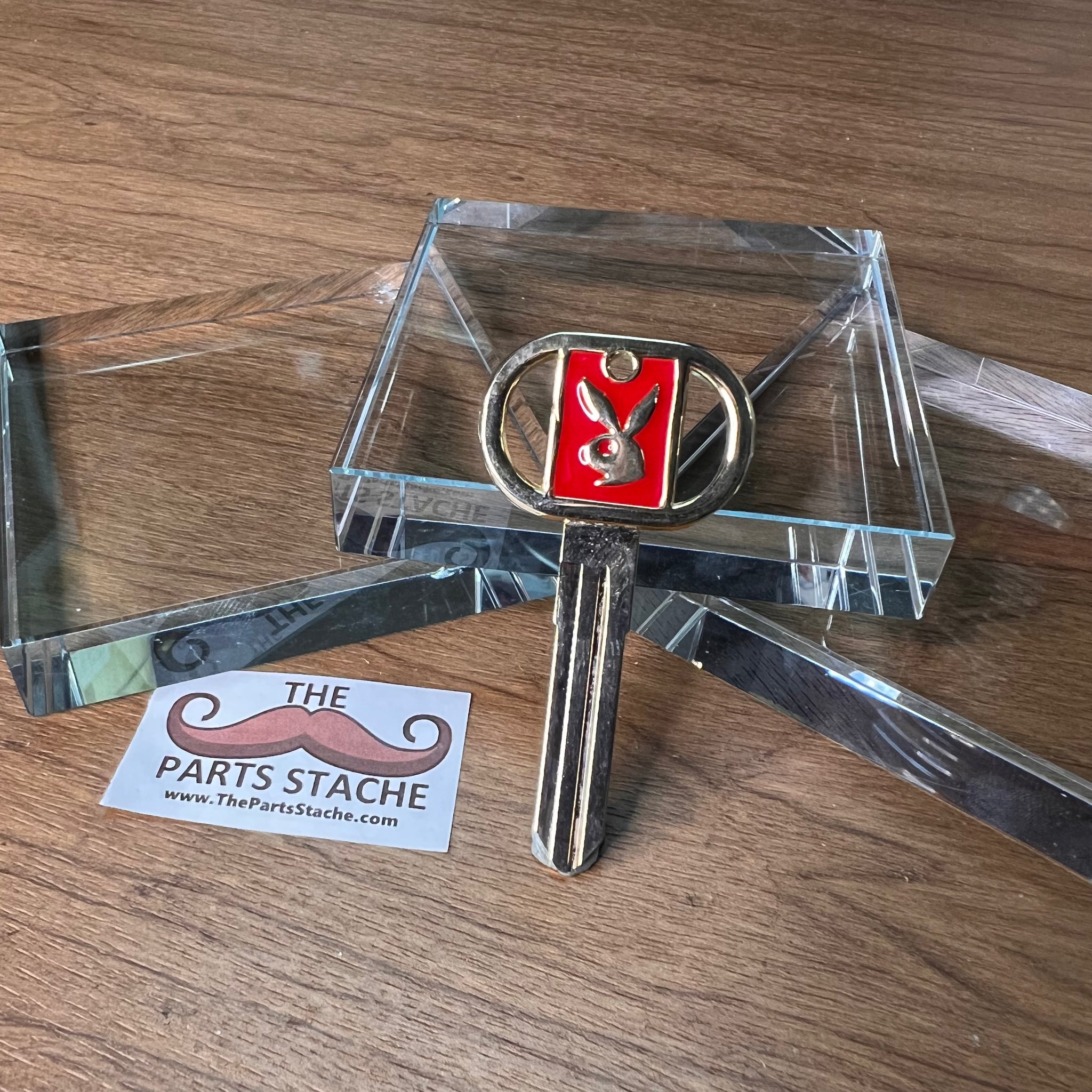 M166 FUKI Playboy Bunny Key (Red/Gold) – The Parts Stache