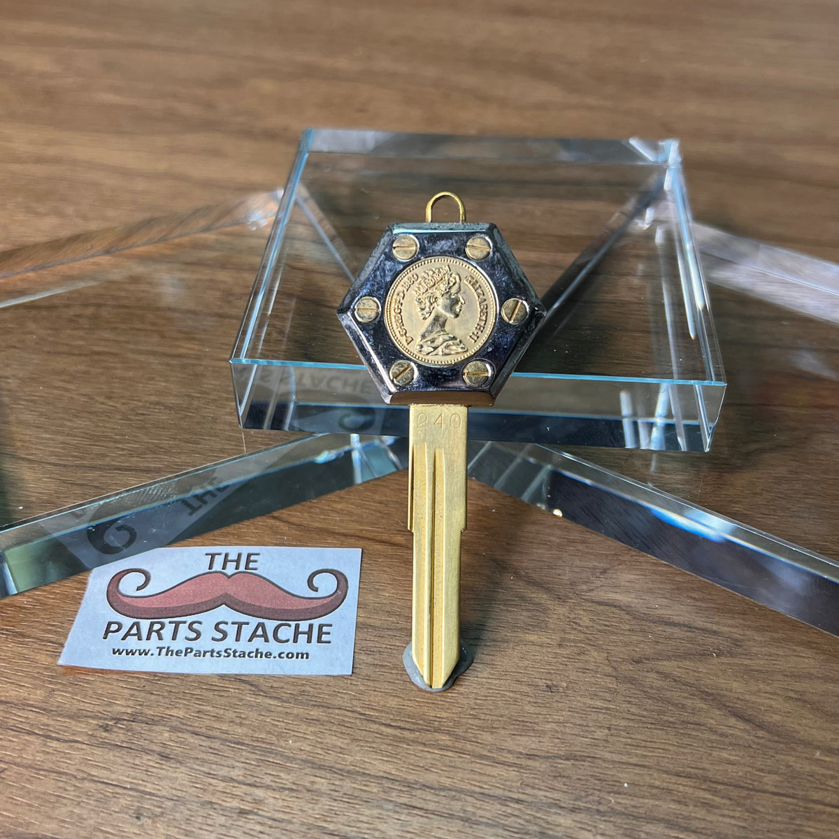 M240 Royal Clover 1980 UK 2 Pence Coin Key (Gold) – The Parts Stache