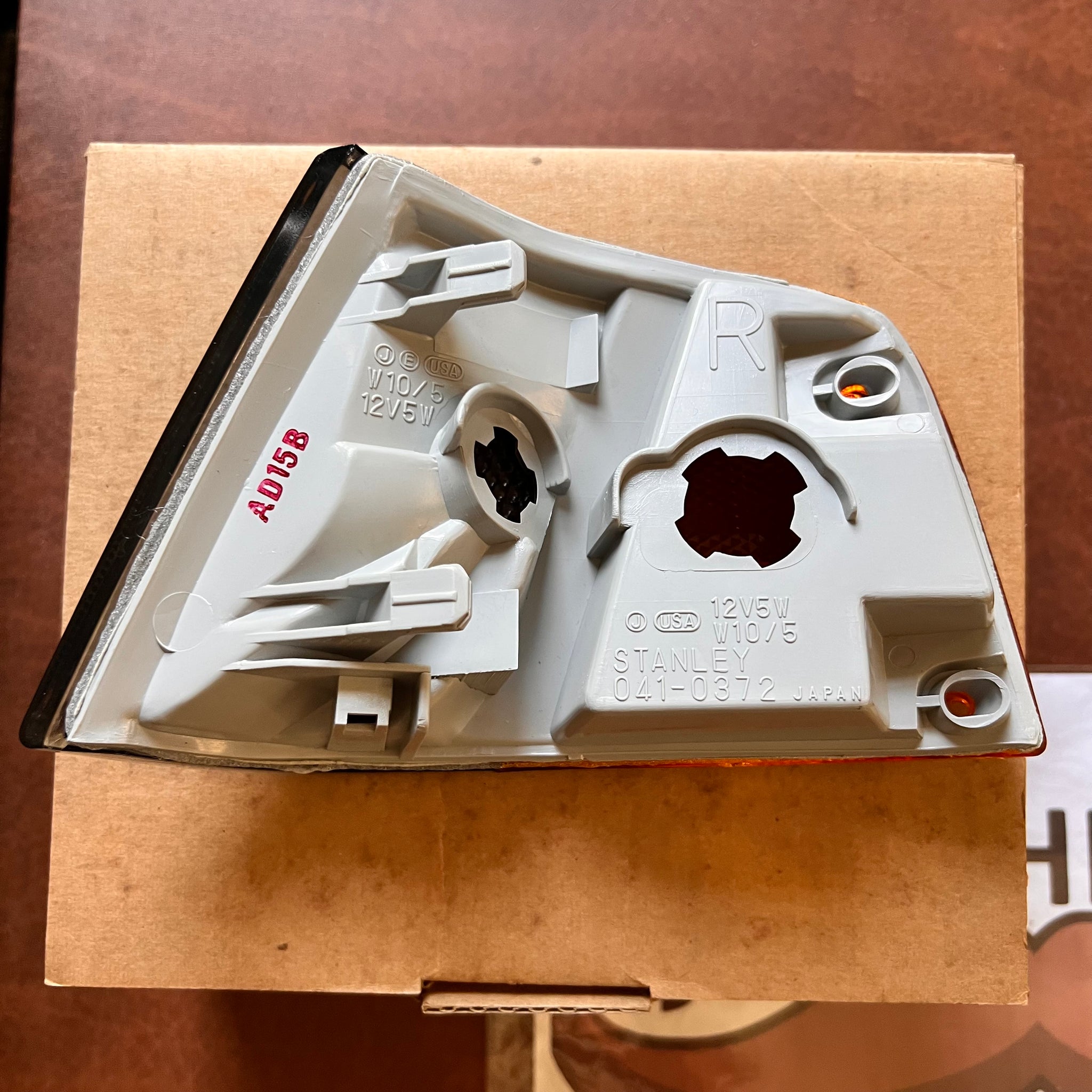 p*8様 ホンダ CR-X US仕様コーナーランプ(右側) ホンダ CR-X US仕様コーナーランプ(右側) 【公式通販】